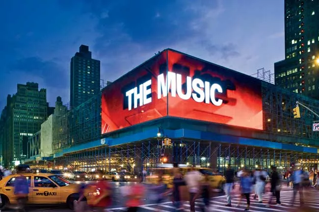 Port Authority Mediamesh Installation