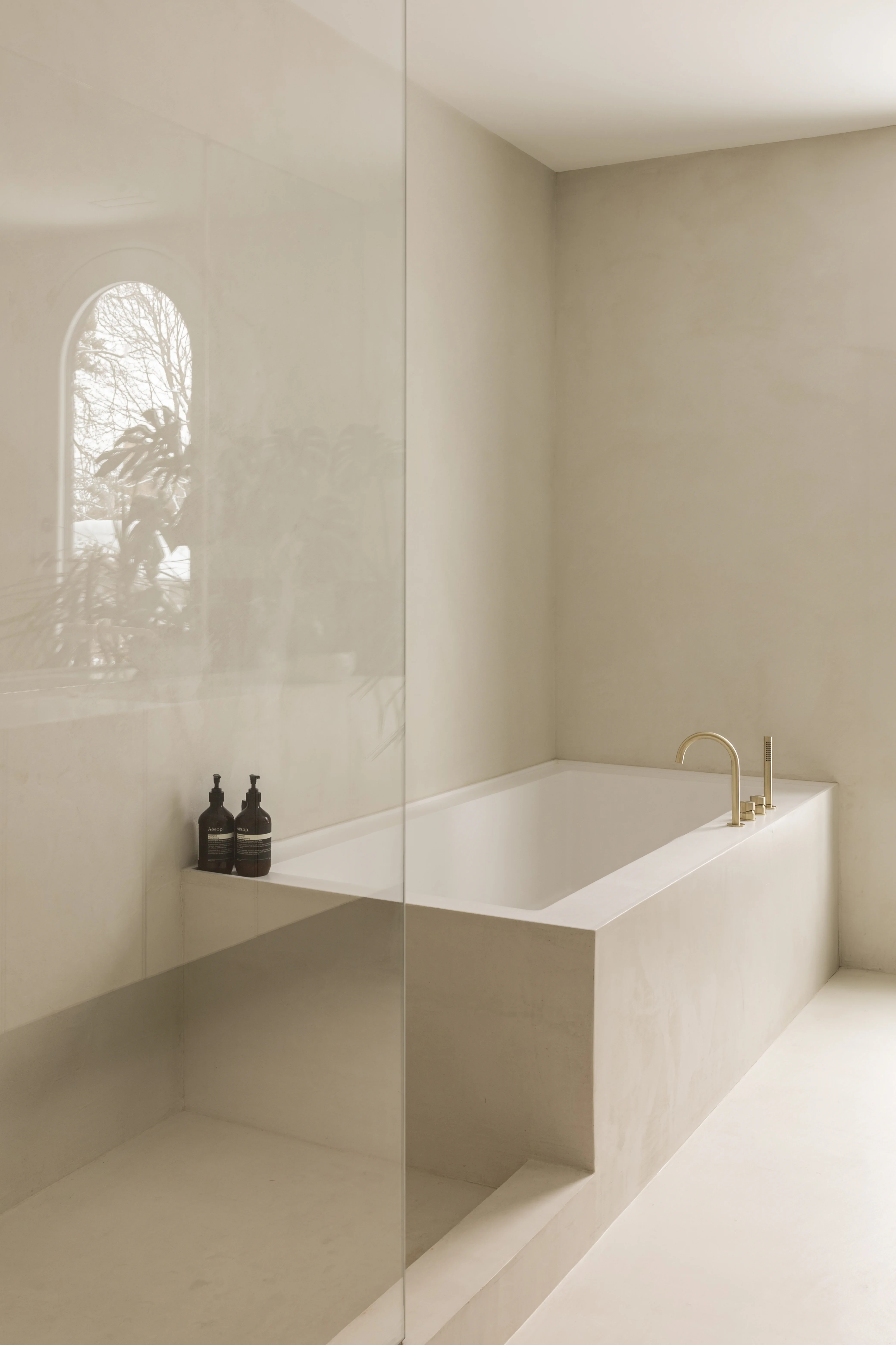 Roxborough House gh3*