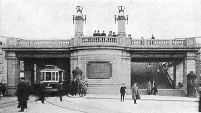 Williamsburg entrance