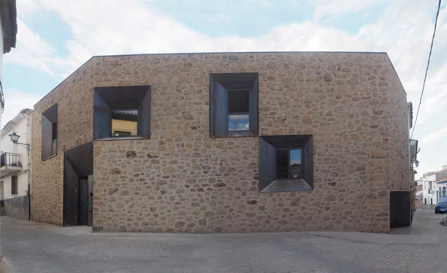 Peraleda House