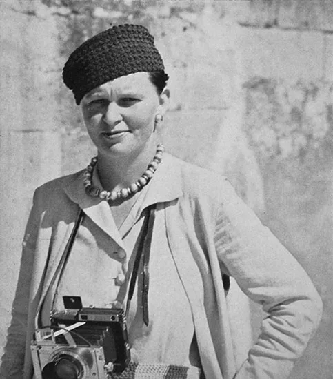 Esther Born
