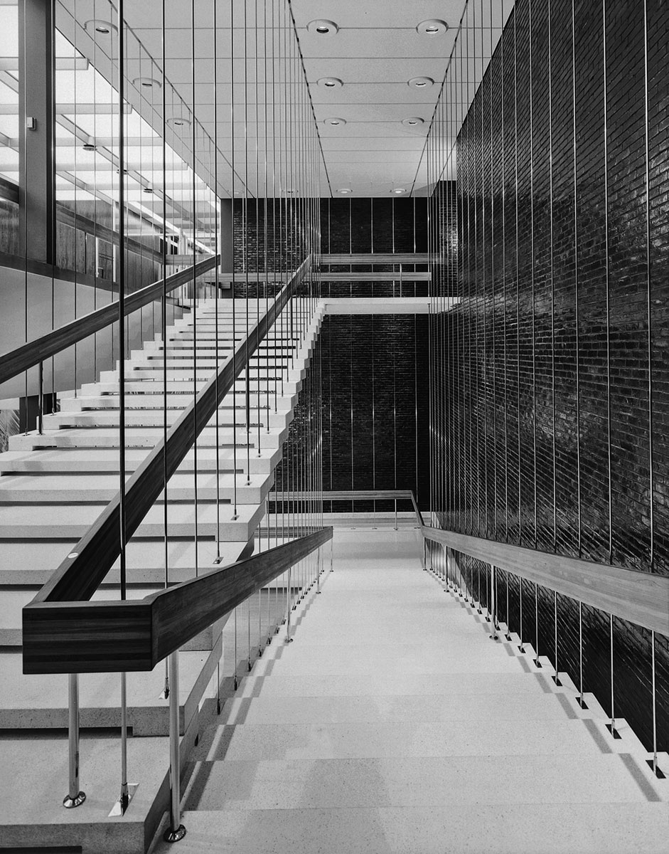 <br><h9>General Motors Technical Center, Warren, Michigan: Eero Saarinen, 1956.