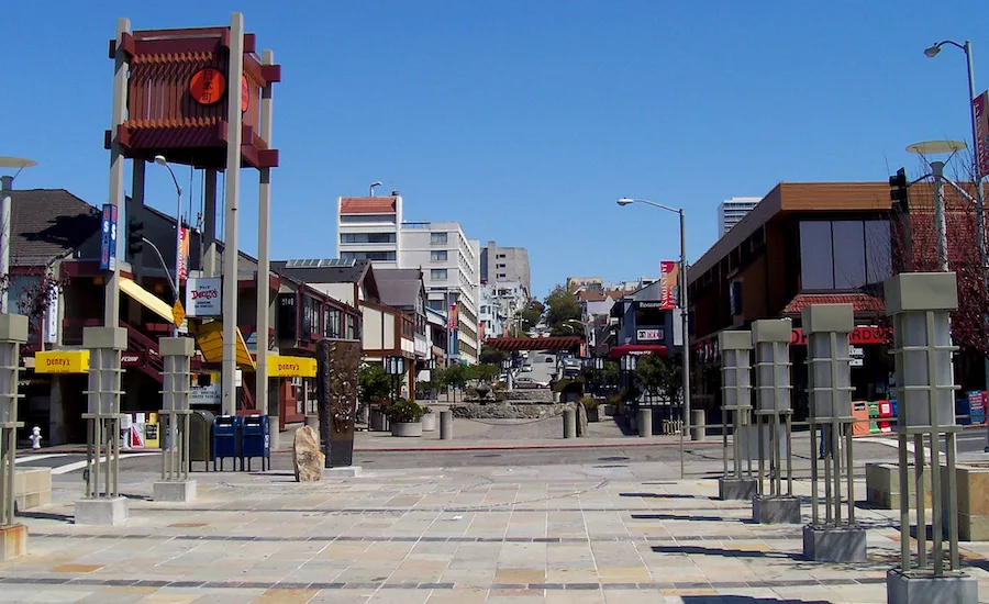 Japantown-Plaza-2005-Christopher-Beland.jpg
