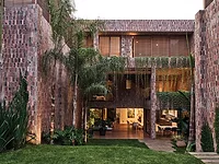 Elongated-Garden-House-01-A.jpg Elongated Garden House.