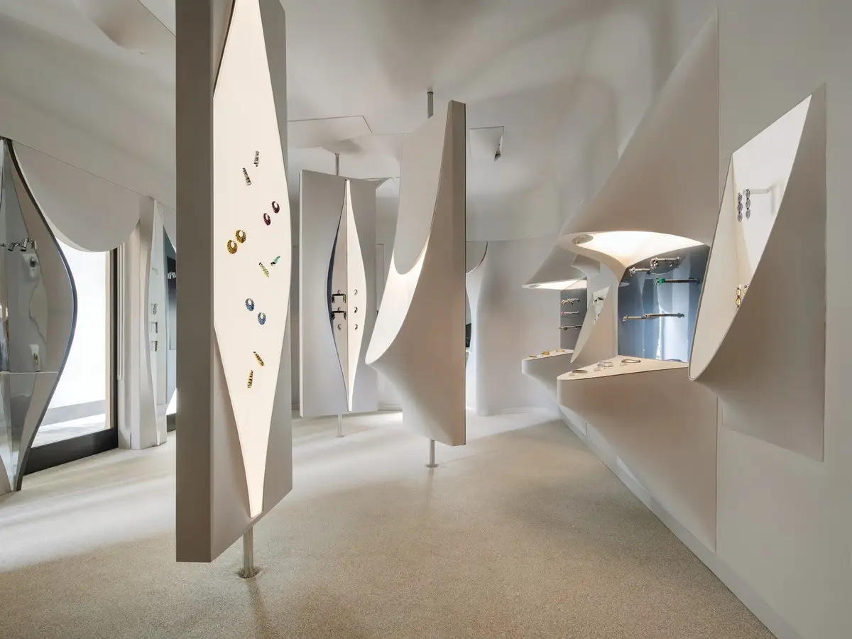 SO-LE Flagship Store.