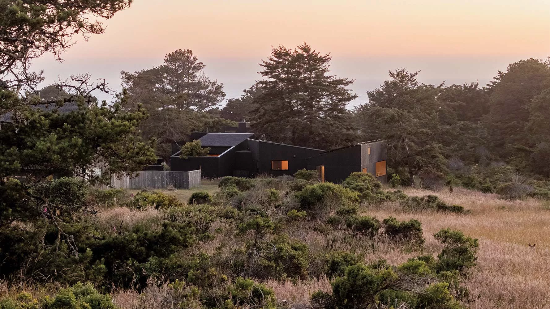 At Sea Ranch, Four Friends Design a Tranquil Retreat that Fades into the Surrounding Landscape