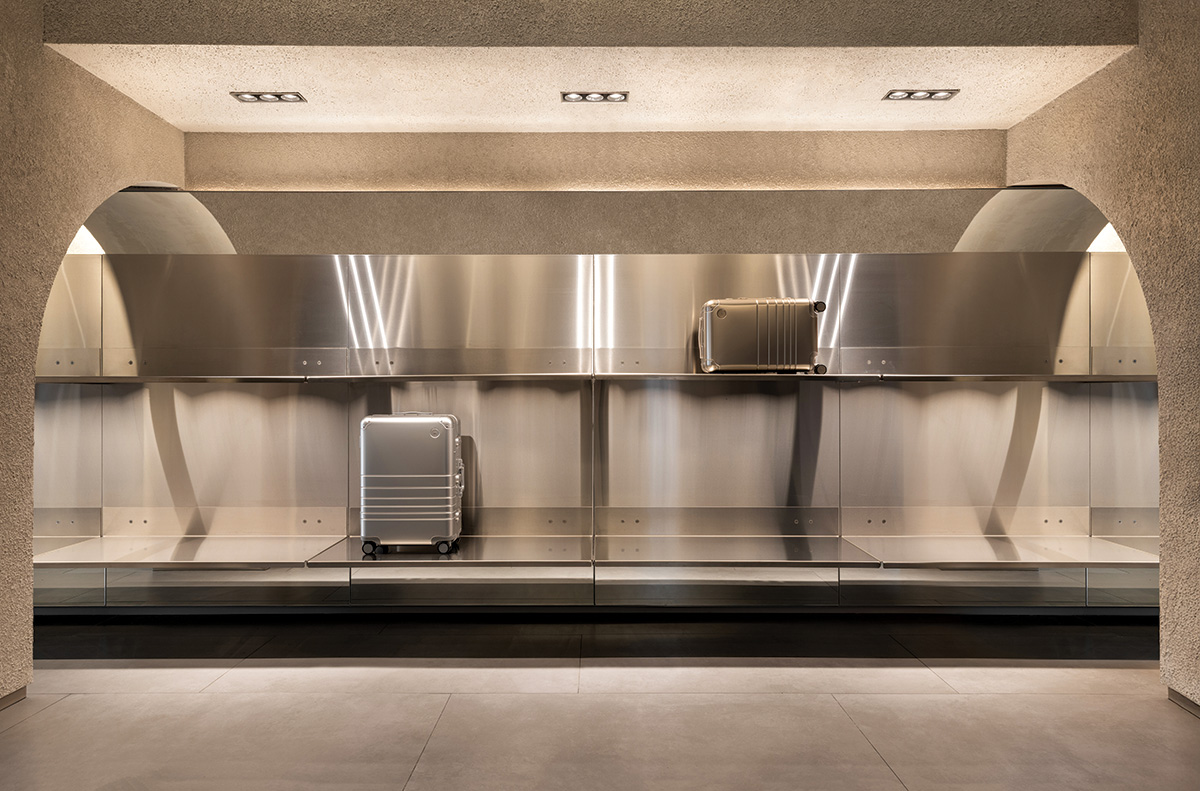 Monos Luggage