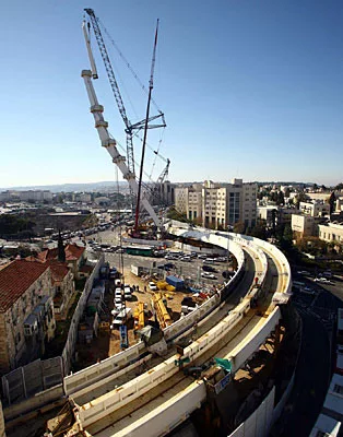 Calatrava's Bridge in Jerusalem Incites Controversy