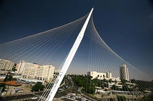 Calatrava's Bridge in Jerusalem Incites Controversy