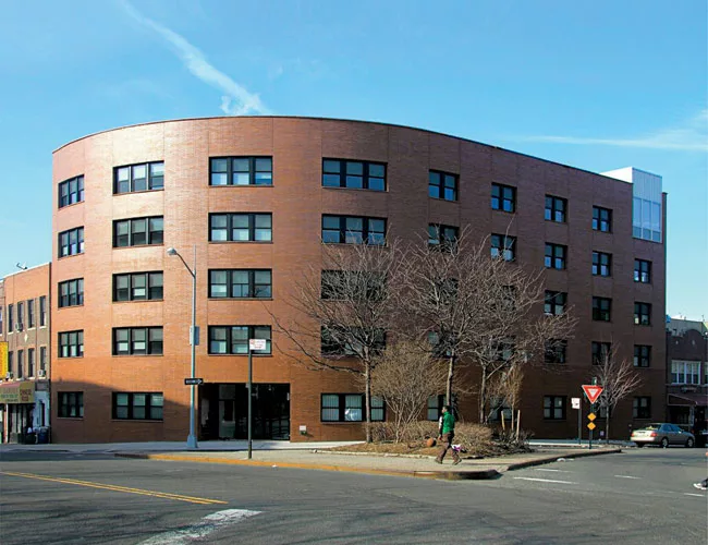 Jonathan Kirschenfeld Architect designed Teller Avenue, a five-story loadbearing-masonry and precast-concrete-plank structure with 43 singleroom units in the Bronx. The building, compl