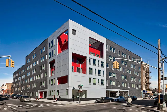 While Le Corbusier's towers-in-the-park idea didn't fare well in the U.S., Alexander Gorlin Architects returned to the master's low-rise housing schemes for the Brook, a si