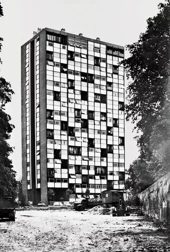 Originally, the 17-story Bois-le-Pêtre was clad in a lively combination of aluminum and glass.