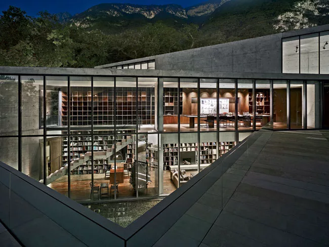 The library, which looks onto one of the courtyards, helps connect the public and private zones and is one of the most dramatic spaces in the house. The complex relationship between indoors and out ha