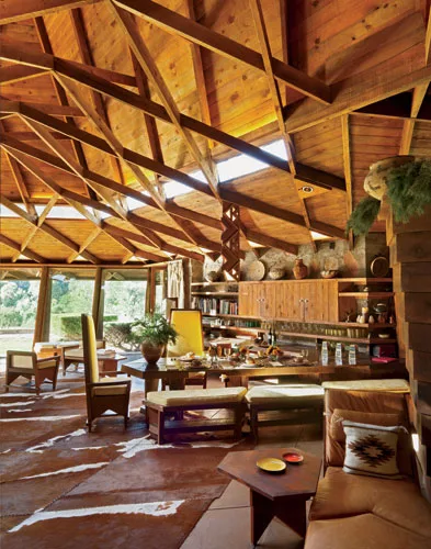 The outstanding feature of the lodge is the living room, where the ceiling rises to a 28-foot height. At the perimeter, the roof drops to an 11-foot height, underscored by a flared rim that runs aroun