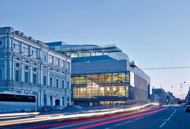 The new building has production and rehearsal facilities for both houses, and frames the Mariinsky I with a stark simplicity.