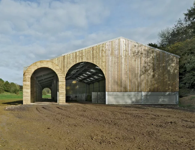 Rolling Pig Pen is the creation of Studio North, a six-day design-build program held on a farm in Norwich, Vermont, and led by Boston architects Moskow Linn. Made of standard pine framing stoc