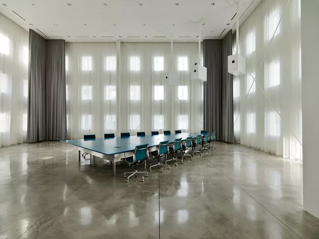 A boxy structure designed by Ebner and his firm stands in the plaza where the old visitors' entrance had been and serves as a dramatic space for important presentations and meetings. Curtains can be c