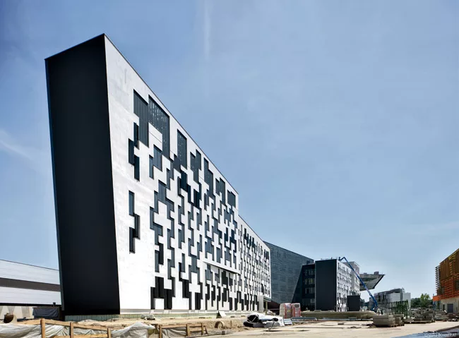Carme Pin's designed her building as a set of narrow parallelograms connected at a central point.