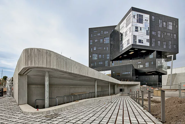 Eduardo Arroyo’s firm NO.MAD stacked a group of boxes for its Executive Academy in the northwest corner of the campus.