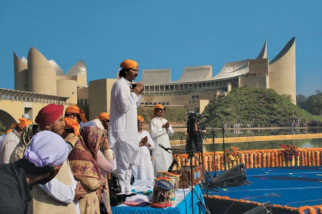 Located on a 75-acre site in the holy town of Anandpur Sahib, not far from Chandigarh, this project serves as a museum of the Sikh people and includes a 400-seat auditorium and a library. Safdie’