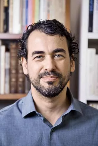 Rodrigo Mindlin Loeb, with his former professor Eduardo Riesenkampf de Almeida, designed the Brasiliana Library at the University of S'o Paulo, which houses the collection of rare books on Brazilian h