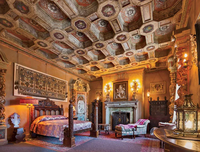 Morgan designed the San Simeon retreat for William Randolph Hearst in reinforced concrete, a material she began working with in 1903. Hearst wanted something grand, in the Spanish Renaissance style. H