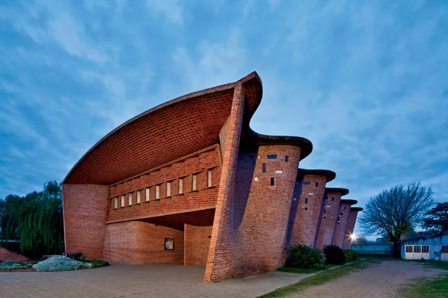 Church in Atlantida, Uruguay, by Eladio Dieste (1958).