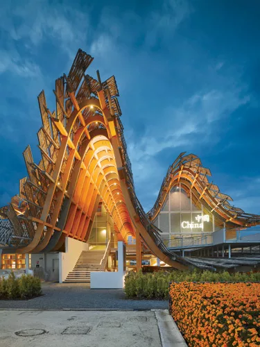A significant number of Expo pavilions are built with glulam beams, a material that allows roofs to take dramatic twists and turns. New York–based architect Yichen Lu used glulam for the Chinese