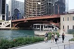 Designed and built by Sasaki Associates, Ross Barney Architects, and Alfred Benesch engineers, the Riverwalk will stretch 1-1/4 miles to Lake Michigan upon completion.