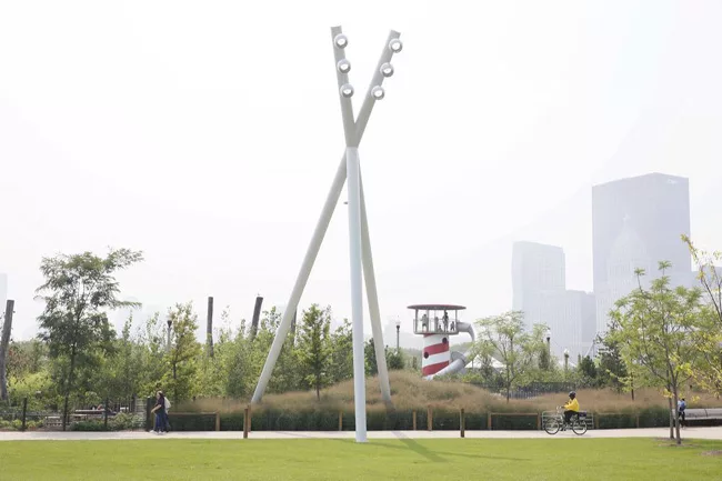 SmithGroupJJR, Studio Gang Architects, and the U.S. Army Corps of Engineers have recreated natural habitats to welcome wildlife on a site once occupied by a small airport. This newly opened outdoor sp