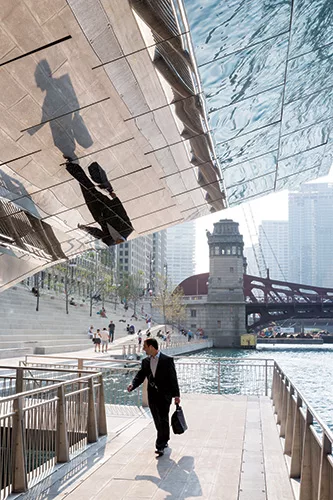 Designed and built by Sasaki Associates, Ross Barney Architects, and Alfred Benesch engineers, the Riverwalk will stretch 1-1/4 miles to Lake Michigan upon completion.