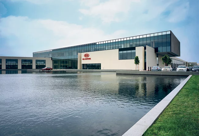 The 36,000-square-foot reflecting pond can be seen from all three floors of the main building. A glass bridge connects two tilt-up concrete bar buildings and contains administrative and executive offi