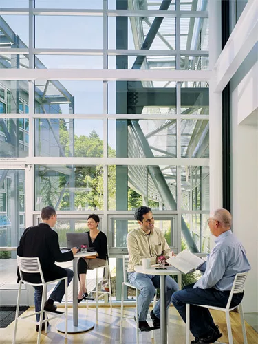 A pair of slender offset bars maximize daylight.