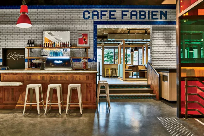 The caf' mimics the city's social scene.