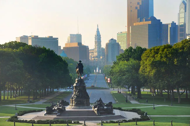 The Eakins Oval, just southeast of the Philadelphia Museum of Art, contains the Washington Monument fountain by sculptor Rudolf Siemering. The 1897 statue, moved to this site in 1928, points down the