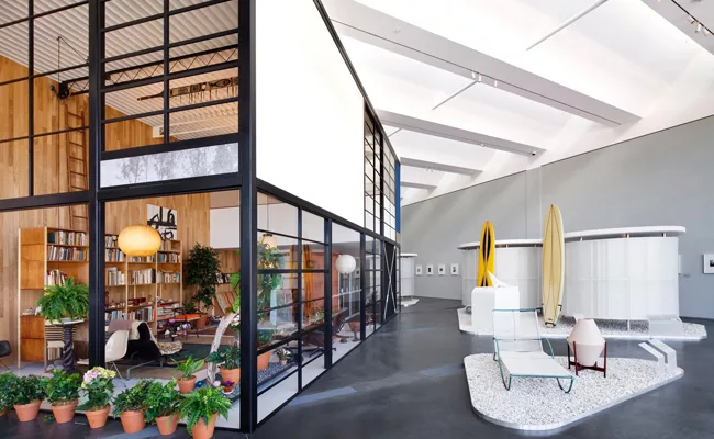  All 1,869 objects from the 1949 Eames House living room in Pacific Palisades were reassembled in this full-scale replica of that room. The 1954 patio chaise is by Walter Lamb, the cabanas by  by Hodg