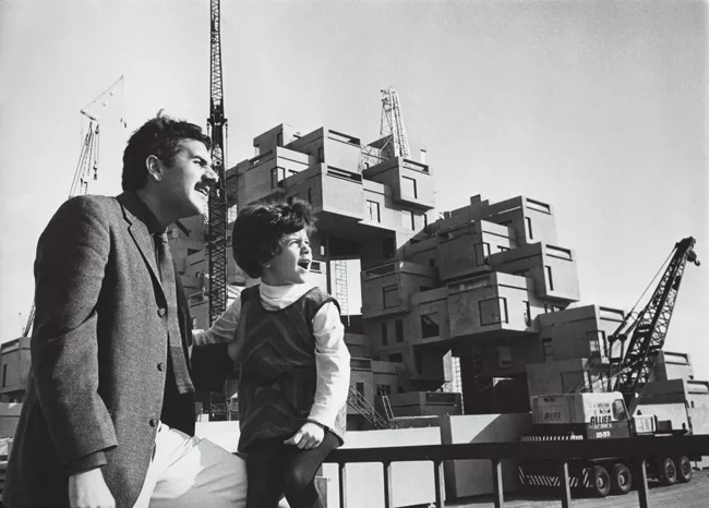 Moshe Safdie and his daughter Taal observe the construction of Moshe’s Habitat 67 in Montreal. Taal, now an architect, lived in the apartment complex.