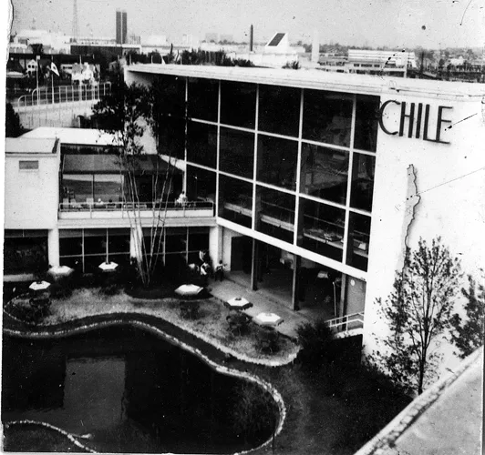 Theodore Smith-Miller and Mary Elizabeth Houck (Smith-Miller) designed the Chilean Pavilion for the 1939 World’s Fair in New York City. Mary was the third woman to graduate from Columbia Univers