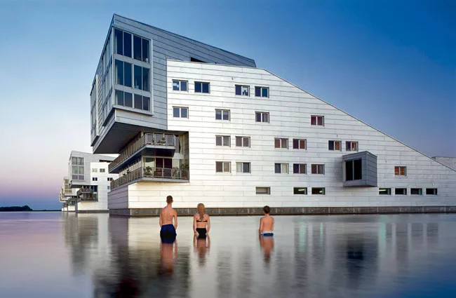 Neutelings Riedijk Architects designed a housing block on the water in Huizen.