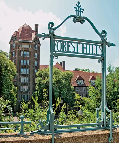 Forest Hills Gardens in Queens, New York, designed by the Olmsted Brothers in 1909, was conceived when new rail lines expanded possibilities for urban planning. Cul-de-sacs, broad boulevards, and publ