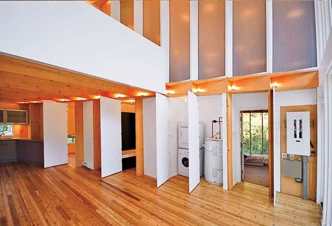A family of four wanted to build a year-round retreat along the western shore of Lake Winnipeg, about an hour north of the city. In response, the firm designed an L-shaped house with outdoor living sp