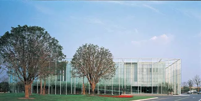 The site of this office building was initially designated to be open green space. So instead of designing the building as an intrusion on its surrounding park, Atelier Deshaus wanted the park to intru