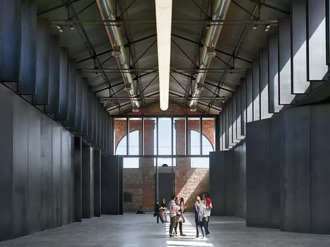 Carnicero's most recently completed project is a renovation of a 50,000-square-foot pavilion in a cultural center being created out of a complex of former slaughterhouses in Madrid. To subdivide the i