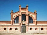 Carnicero's most recently completed project is a renovation of a 50,000-square-foot pavilion in a cultural center being created out of a complex of former slaughterhouses in Madrid. To subdivide the i