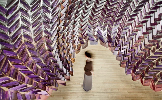 Made of roughly 1,800 interlocking polycarbonate, CNC-cut pieces, <em>Changing Room</em> was designed for Extension Gallery for Architecture in Chicago. A herringbone-patterned curtain hung from the g