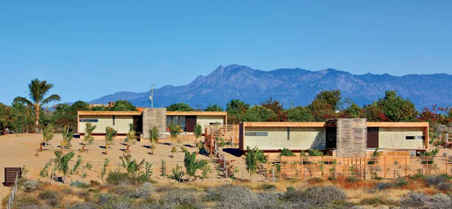With two vacation cottages completed in 2006 (one for the client, the second to rent), Gracia staggered the one-story structures on the 50,000-square-foot desert site so each would have expansive view