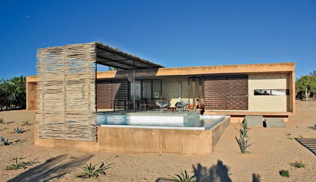 With two vacation cottages completed in 2006 (one for the client, the second to rent), Gracia staggered the one-story structures on the 50,000-square-foot desert site so each would have expansive view