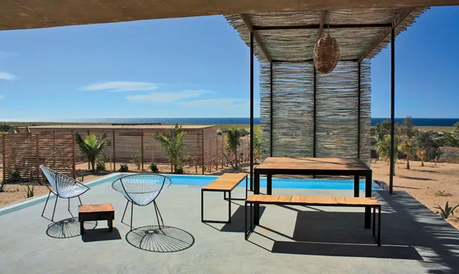 With two vacation cottages completed in 2006 (one for the client, the second to rent), Gracia staggered the one-story structures on the 50,000-square-foot desert site so each would have expansive view