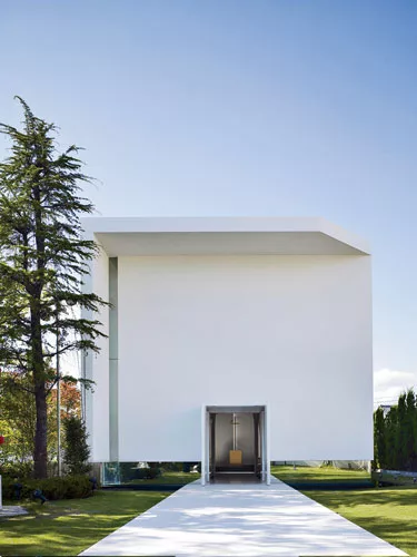 Designed specifically for weddings, Forest Chapel appears as an abstract white box amid a garden site in Gunma prefecture. Leaving its plain wrapping outside, the modest building comes into full bloo