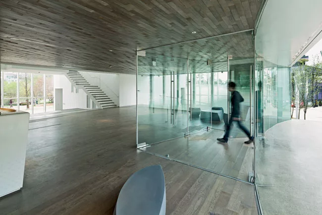 Park and Hong clinched the commission to design the steel-frame and frosty-fritted-glass White Block Gallery in an invited competition in 2011. The 16,145-square-foot space, which is dedicated to glob